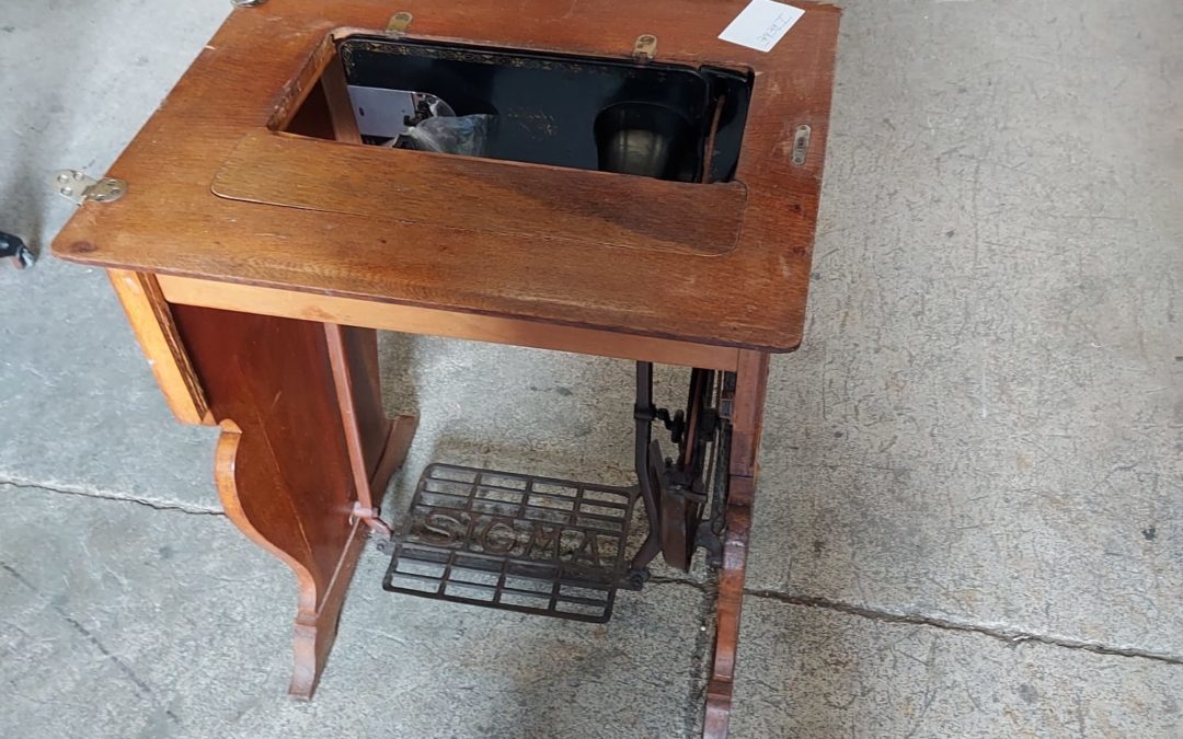 DONACIÓN DE MÁQUINA DE COSER  (17-11-2022)