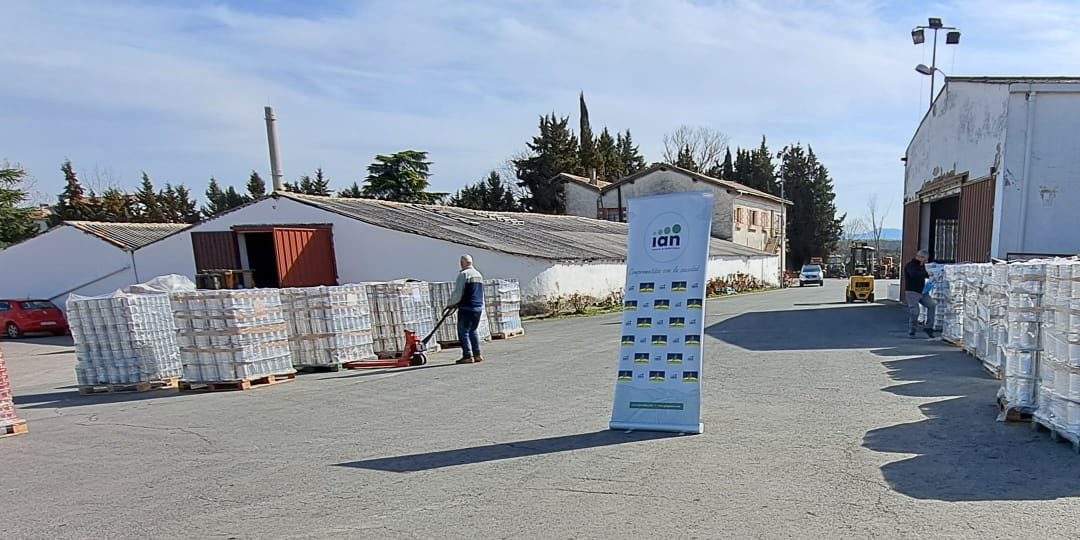 DONACIÓN DE CONSERVAS del GRUPO IAN (LA CARRETILLA) (14-03-2024)