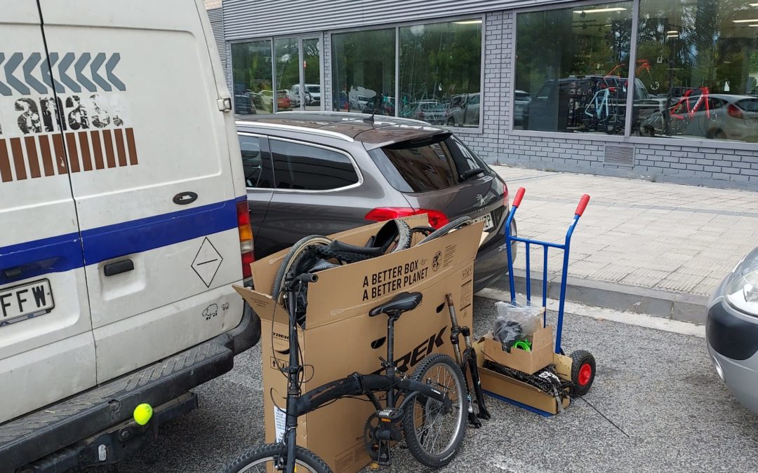 DONACIÓN DE MATERIALES DE IRUÑA BIKES (25-04-2024)