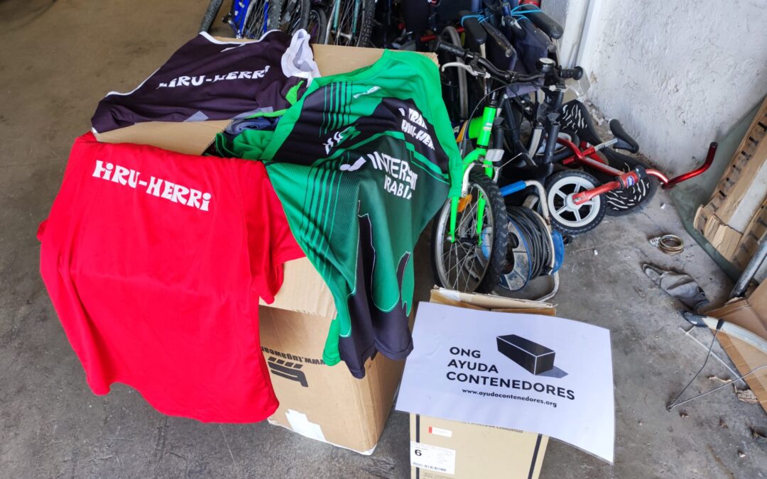 DONACIÓN DE ROPA DEPORTIVA DE HIRU HERRI ATLETIKO TALDEA (03-06-2024)