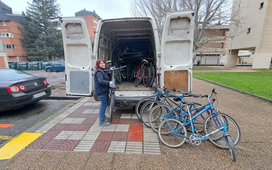 DONACIÓN DE BICICLETAS DE COMUNIDAD DE VECINOS DE CALLE SAN ESTEBAN (13-12-2024)