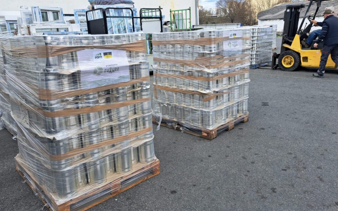 DONACIÓN DE CONSERVAS del GRUPO ALIMENTARIO IAN. CARRETILLA (10-03-2025)