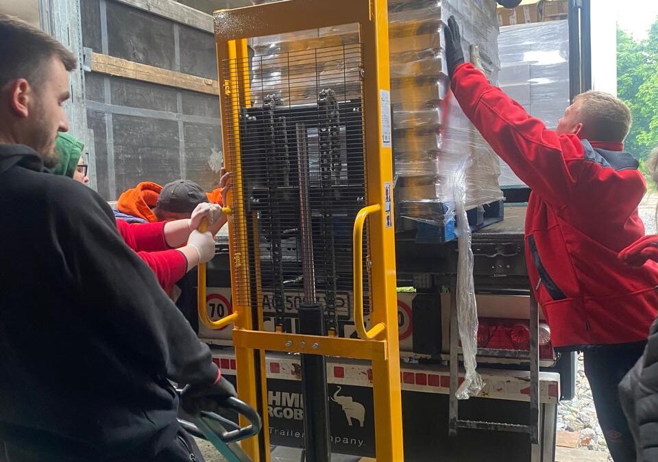 LLEGADA DE TRÁILER A UCRANIA. REDENTORISTAS (NOVOYAVORIVSK) (14-05-2025)