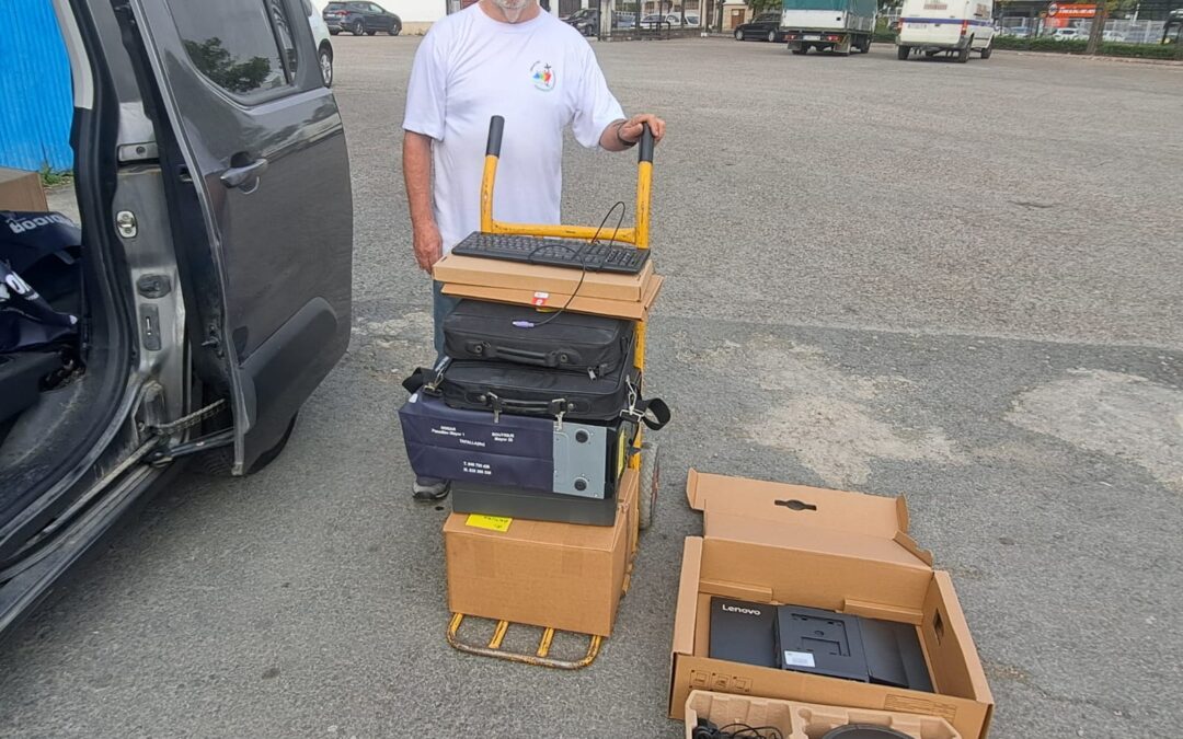 DONACIÓN DE MATERIAL INFORMÁTICO PARA VENEZUELA (18-08-2025)