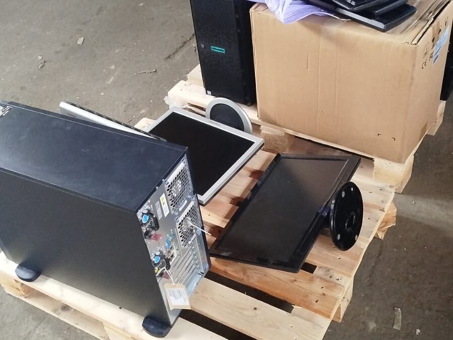 DONACIÓN DE material informático de ÁNGEL OJER (17-10-2025)